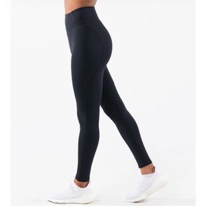 Alphalete aura leggings in black